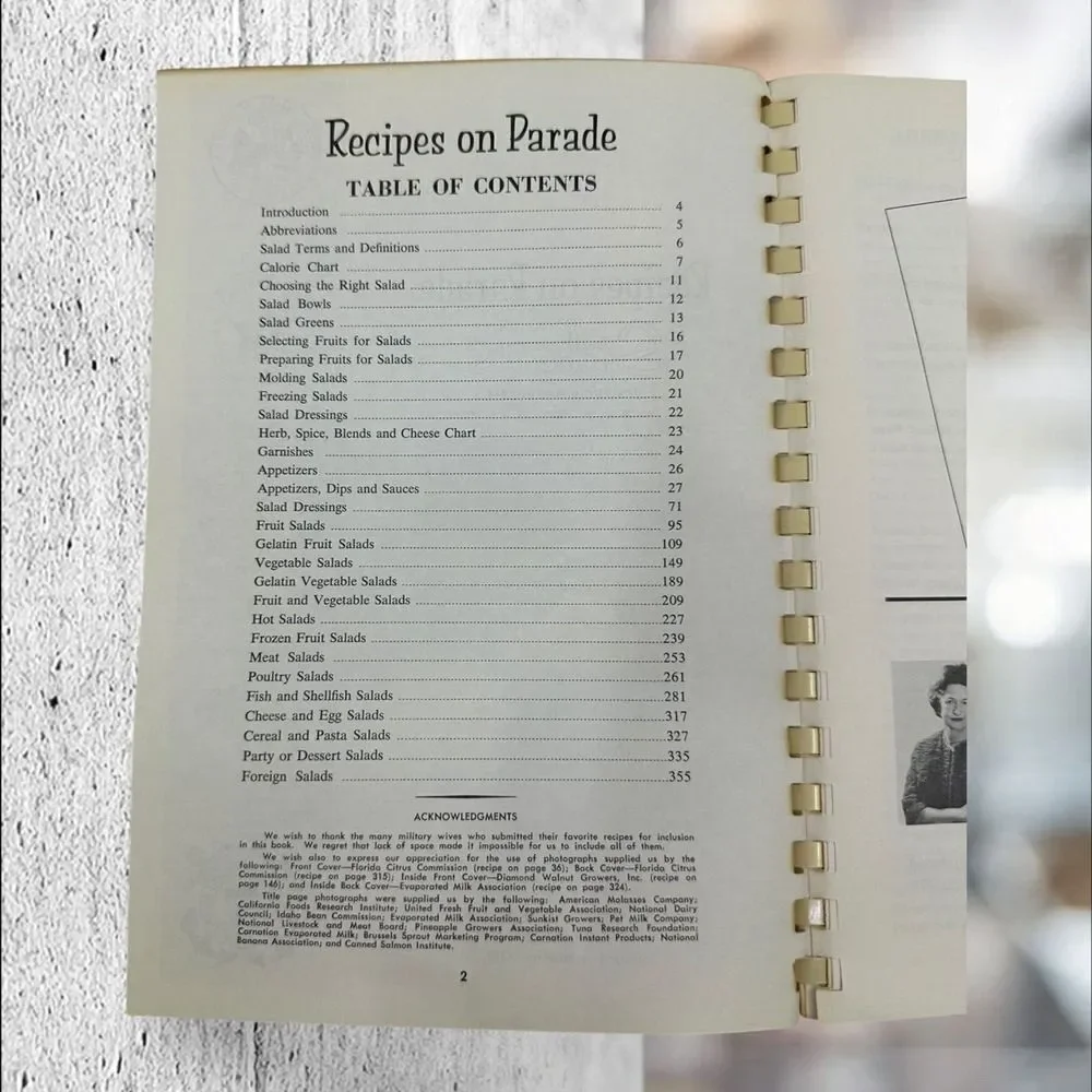 Recipes on Parade Salads Military Officers Wives Cookbook‎ Vitg Multi Good 2000